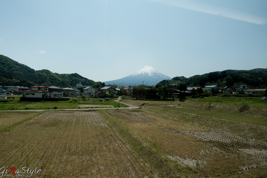 monte-fuji-by-train